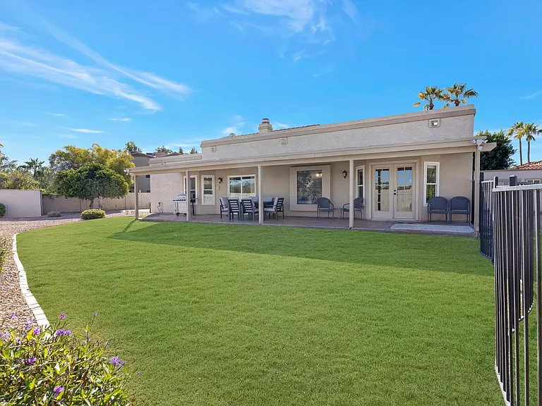 1988 E Los Arboles Dr — Photo 4