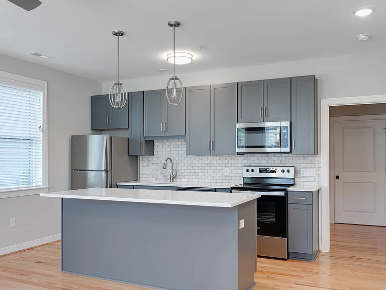 1122 Bainbridge St — Photo 5
