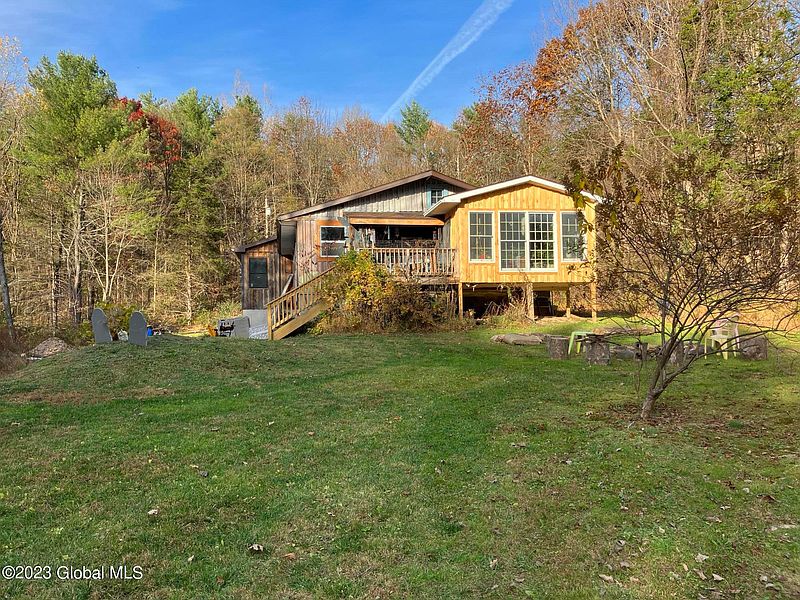 2nd image of 1085 Sandy Plains Road