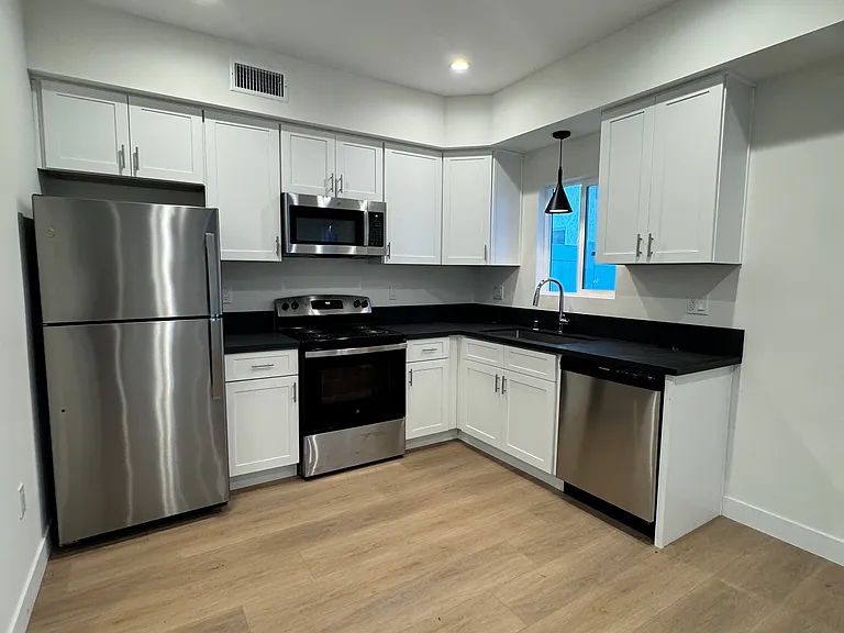 5811 Tampa Ave — Photo 3