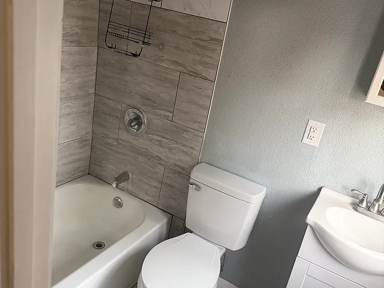1217 Elm St — Photo 8