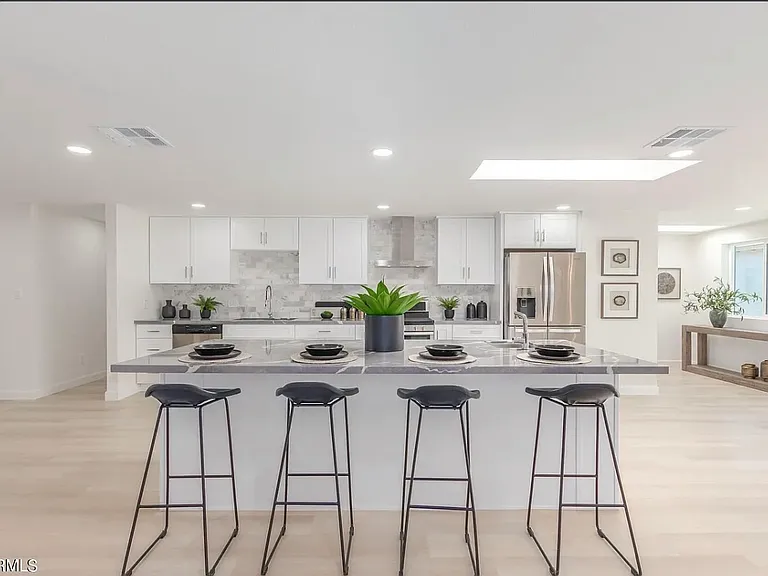 3758 E Willow Ave — Photo 3