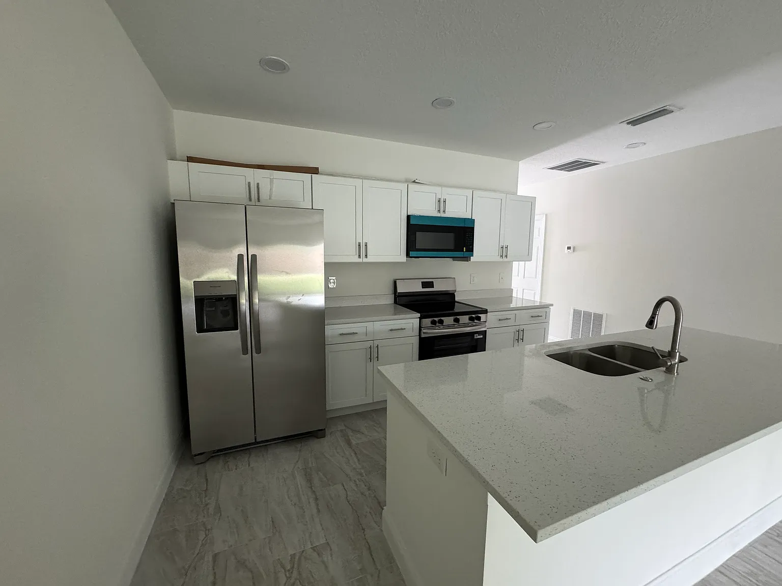 4 bed, 1770 sqft, $2,200 — Photo 3