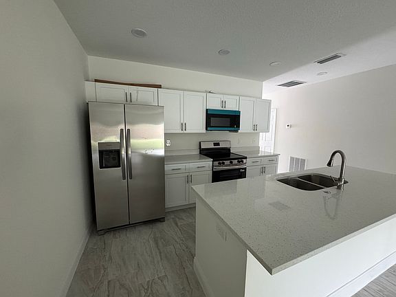 3rd image of 310 9th Ave S