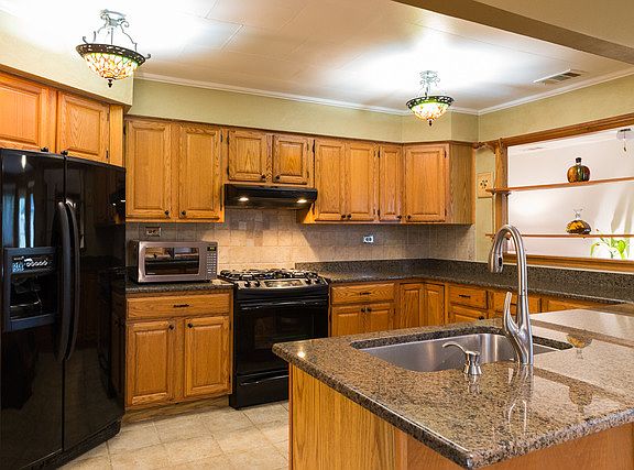 4th image of 8831 Chadbourn Dr