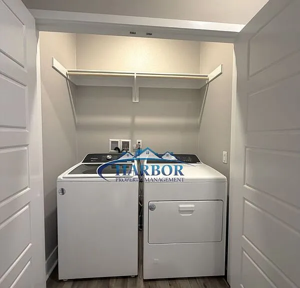 1492 W Sunrise Ln — Photo 9