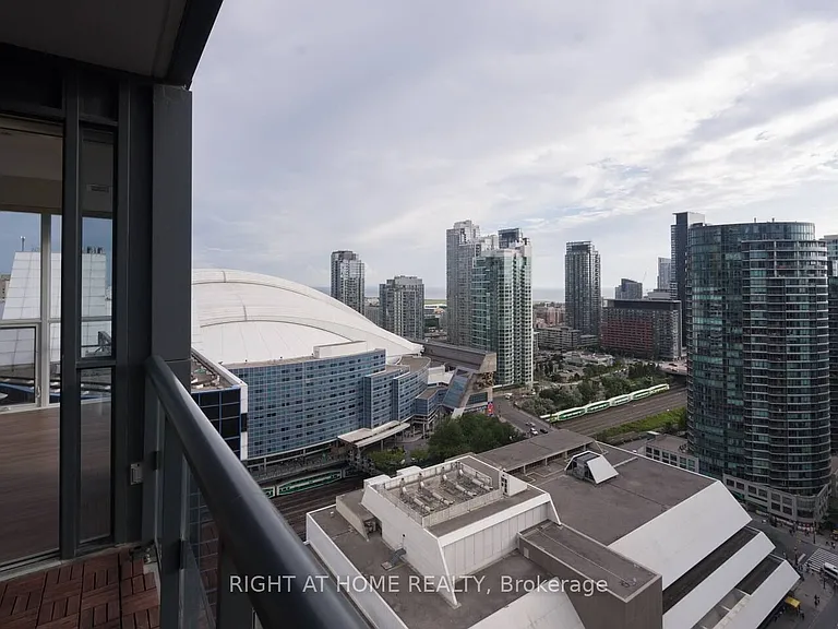 300 Front St W #2512 — Photo 15