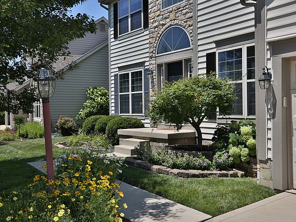 3rd image of 7952 Glenmore Dr
