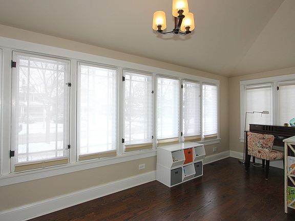 5th image of 543 Lyman Ave