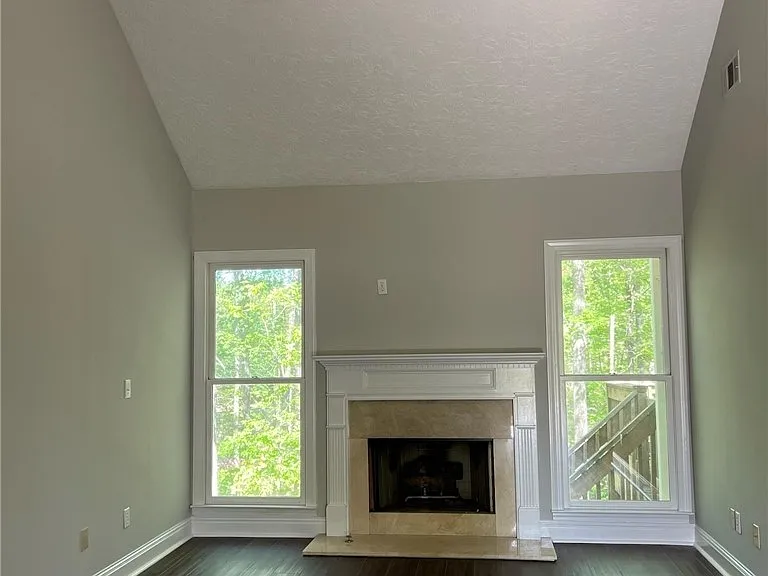 202 Concord Dr — Photo 3