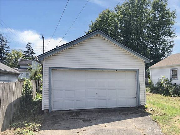3rd image of 220 Knecht Dr
