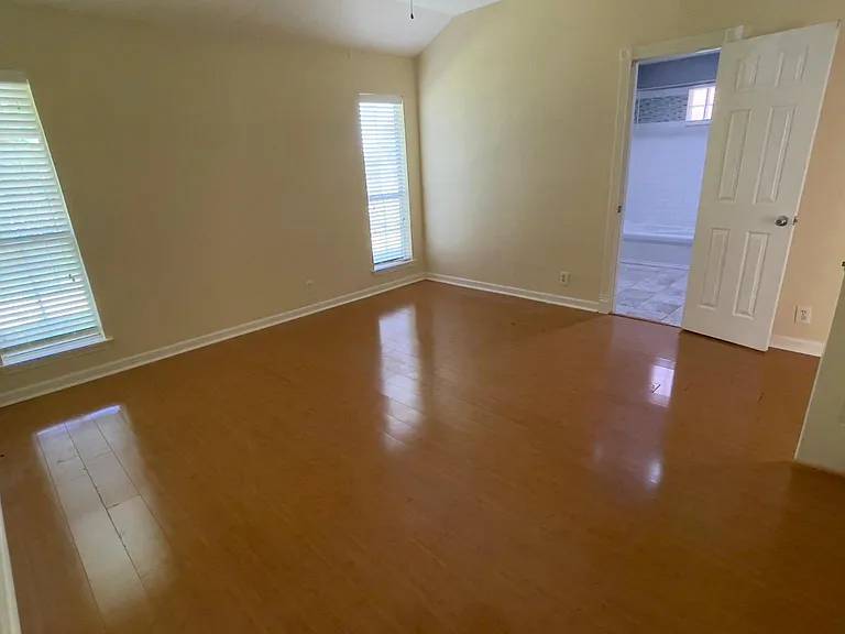 2104 Jasmine St — Photo 9