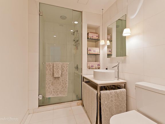 5th image of 15 Broad St APT 1401