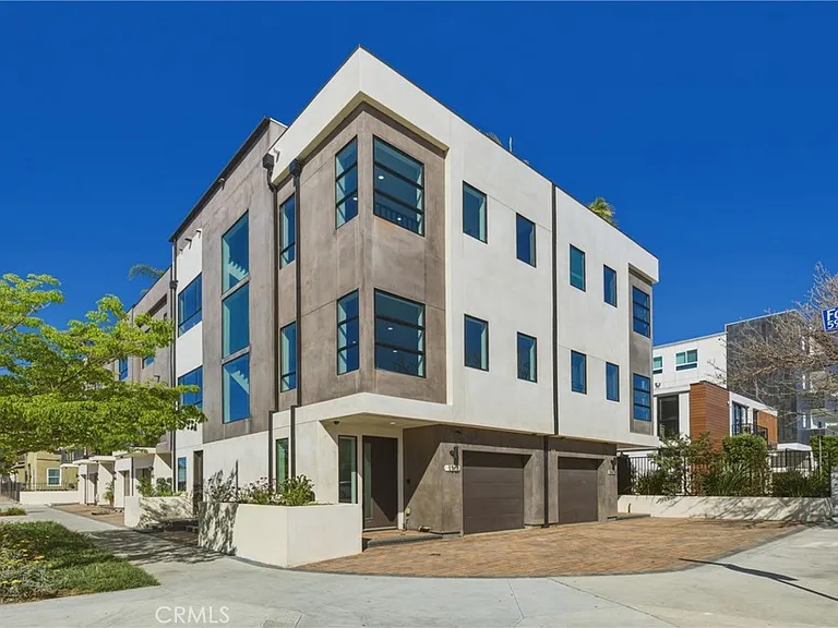 1301 Tamarind Ave — Photo 1
