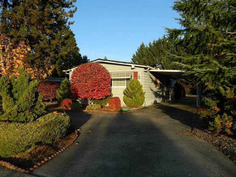 1919 Parkdale Dr photo 1