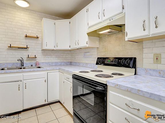 4th image of 8601 Molanary Dr Unit 9
