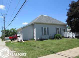215 S 12th St, Chariton, IA 50049