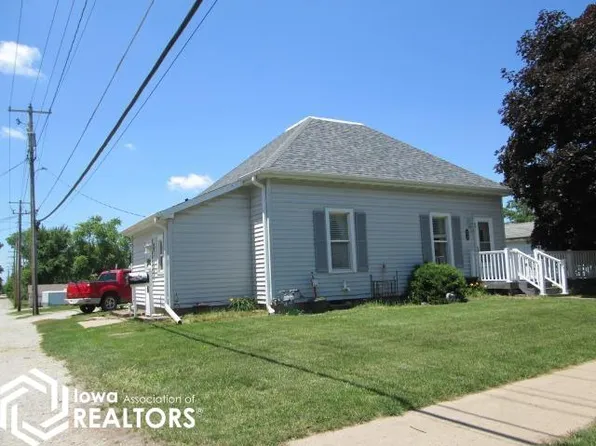 215 S 12th St, Chariton, IA 50049