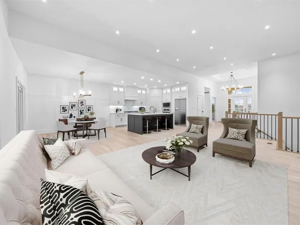 525 NE Sienna Pl, Lees Summit, MO 64064