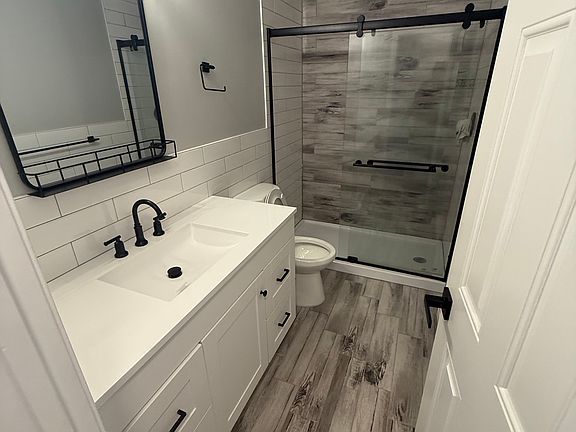 4th image of 1039 Walker St APT C