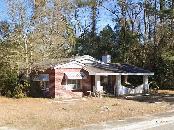 700 Iona St, Fairmont, NC 28340