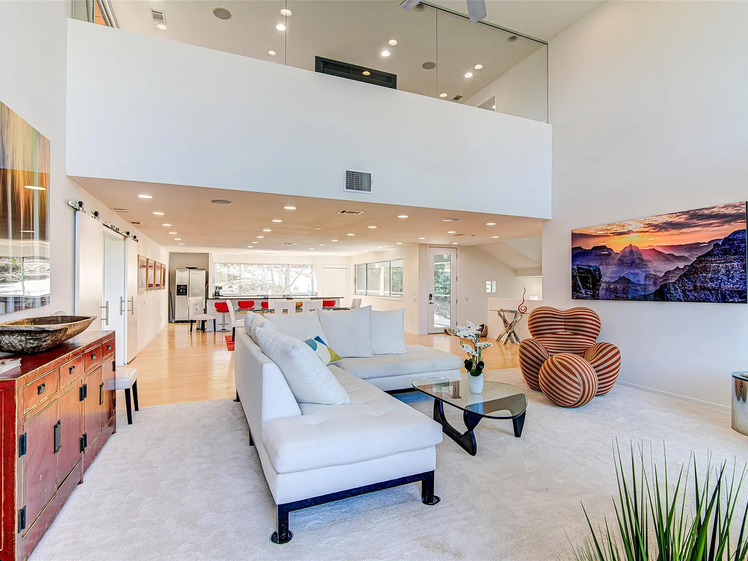 5 bed, 2.0 bath, 3500 sqft, $5,500 — Photo 3