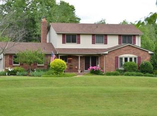 2150 W Dawson Rd, Milford, MI 48380