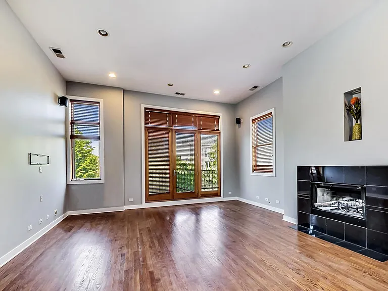 1022 N Wood St #3 — Photo 5