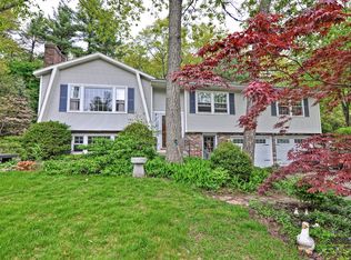 22 Thoreau Dr, Nashua, NH 03062