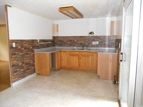 5th image of 1124 N Lake Terrace Dr