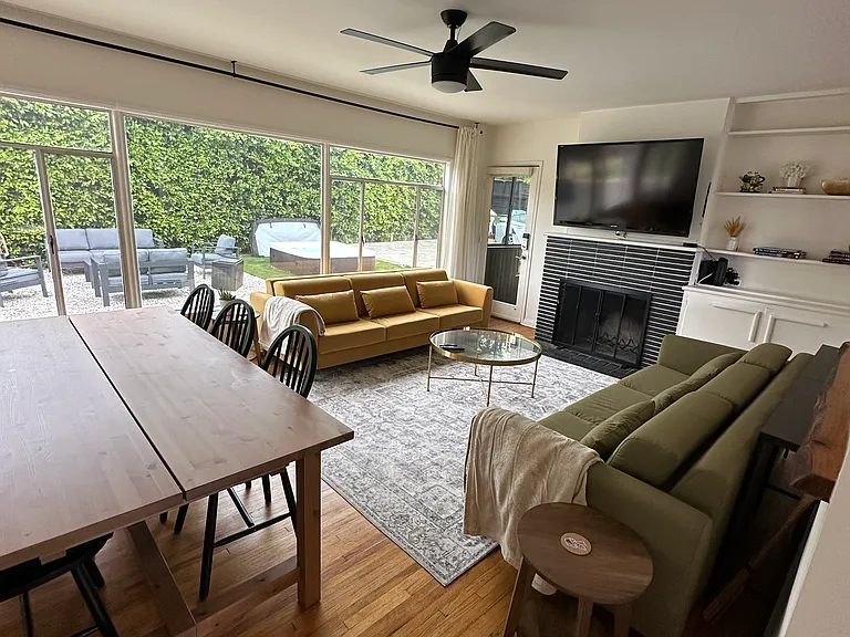 6752 Mulholland Dr — Photo 50
