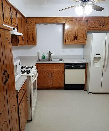 3rd image of 10443 Southwest Hwy Unit 1S