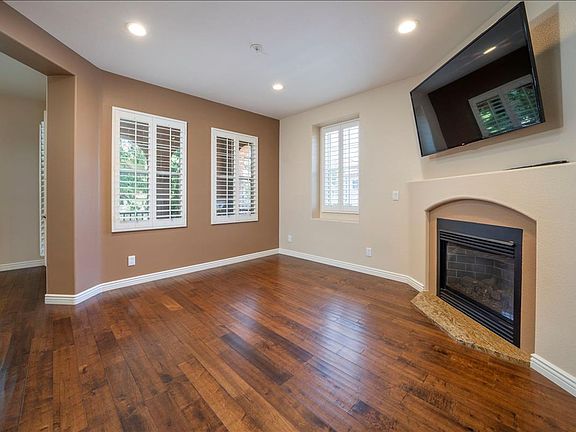 5th image of 28243 Canterbury Ct