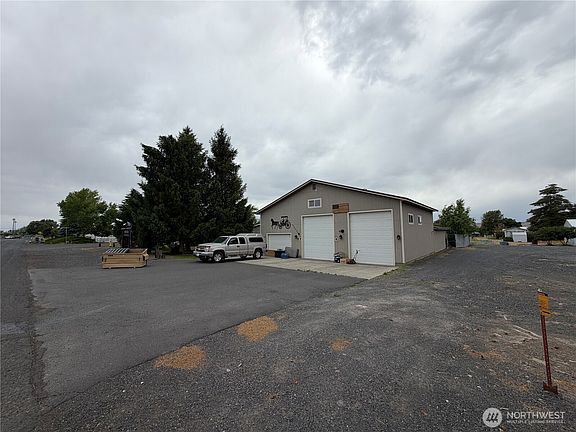 3rd image of 420 E Washington Street