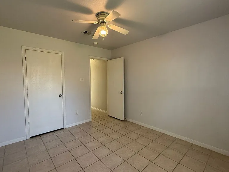 1820 Fleetwood Dr — Photo 20