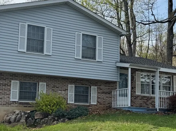 414 Little John Dr, Dillsburg, PA 17019