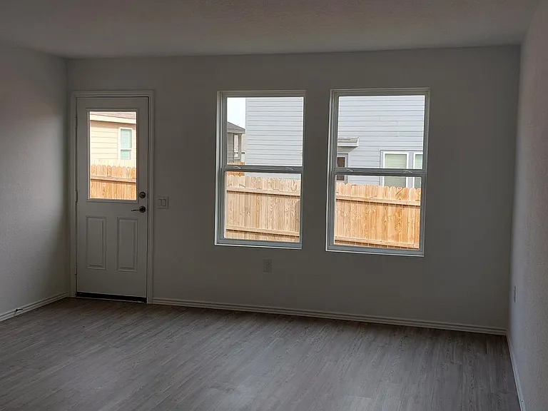 10010 Ana Hts — Photo 12