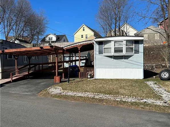 29 Alfa Dr, Pawtucket, RI 02860
