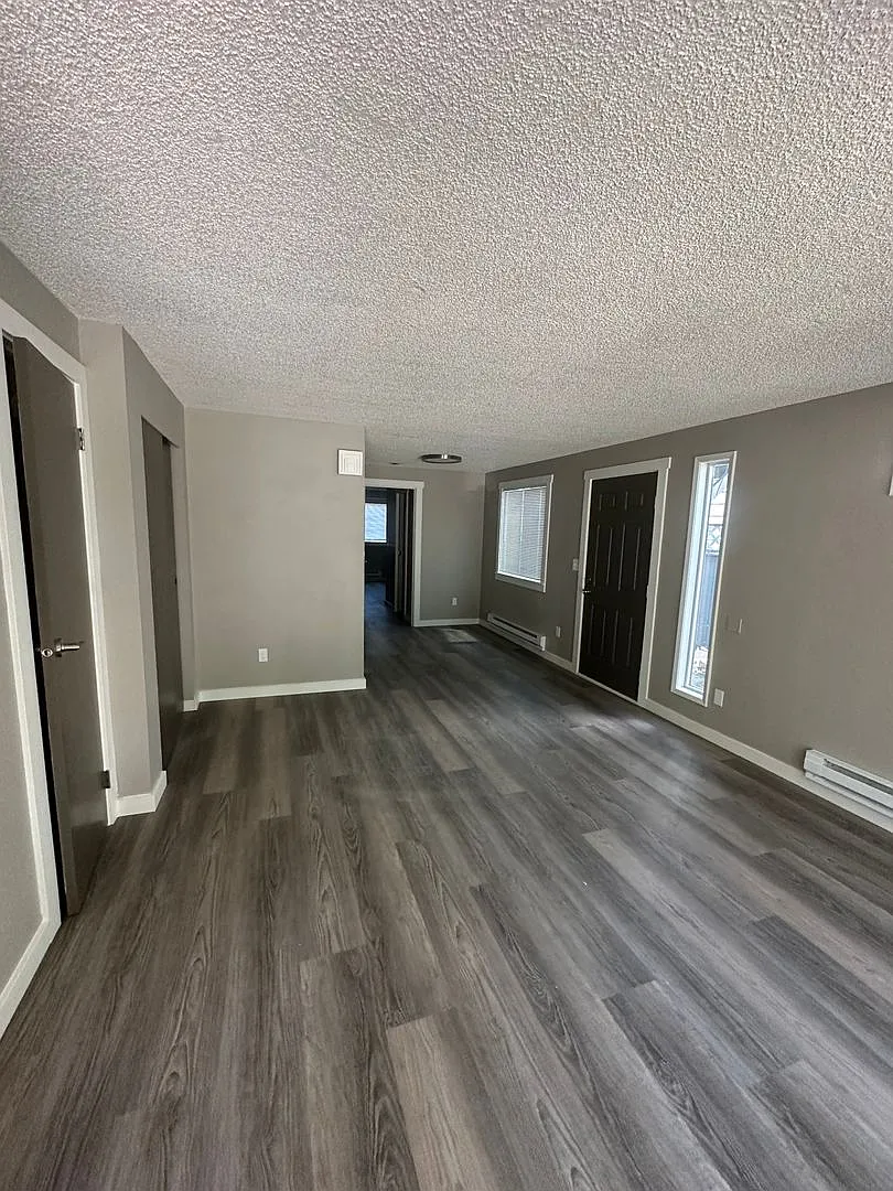 Downtown Renton ground floor gated condo for rent. Newly remodeled. — Photo 2