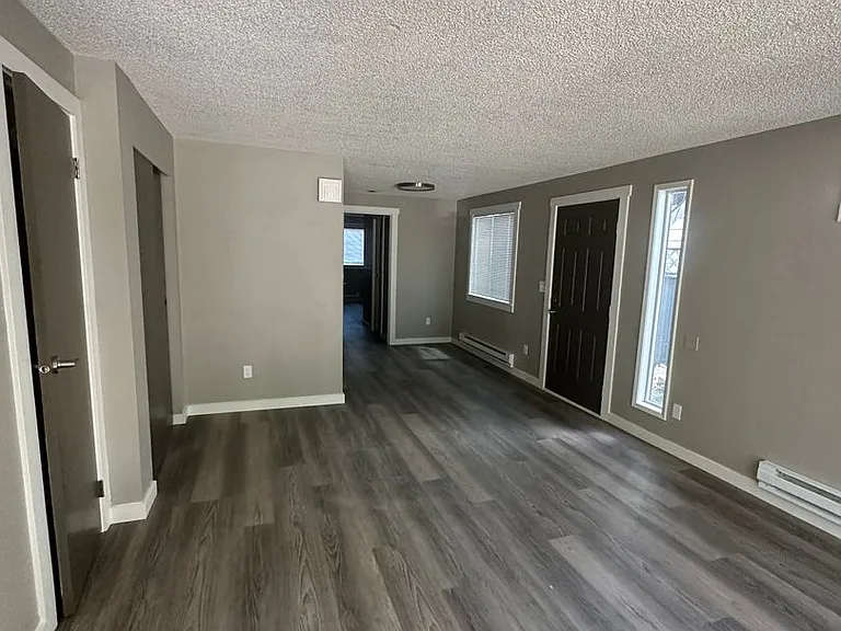 519 Burnett Ave S #1 — Photo 2