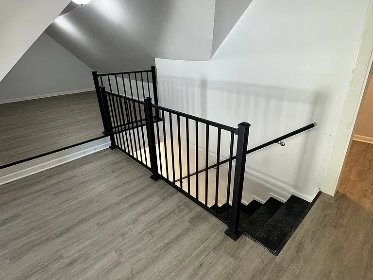 1037 S Webster St — Photo 10