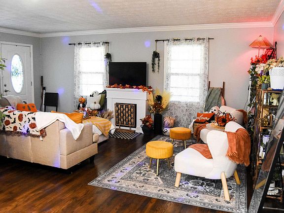 4th image of 1215 Oakdale Cir