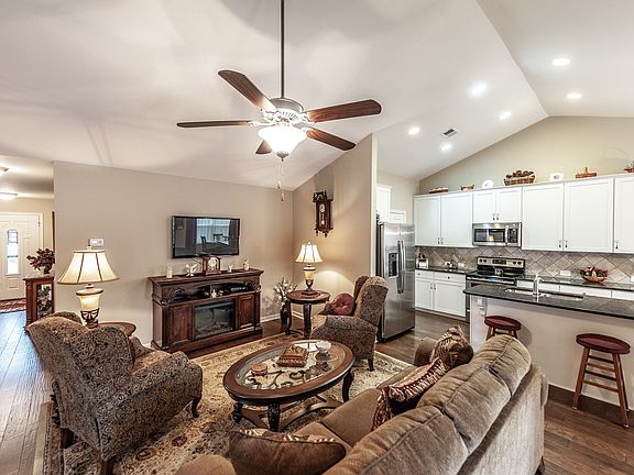 4th image of 395 Devon Chase Hl Unit 6003