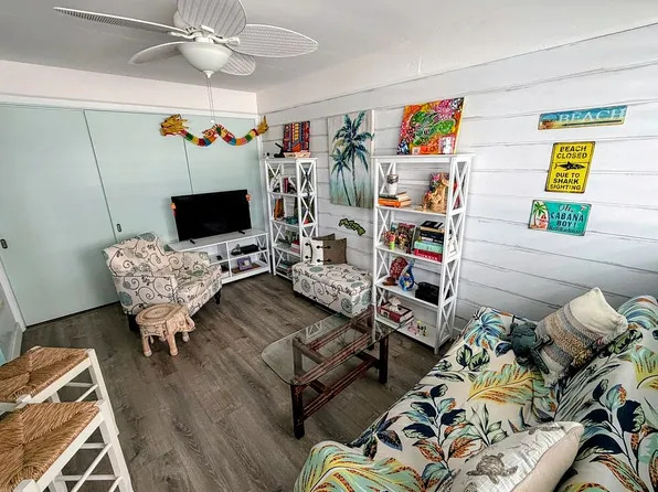 410 Nahua St APT 405, Honolulu, HI 96815