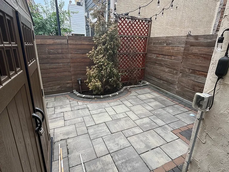 814 Fitzwater St — Photo 11