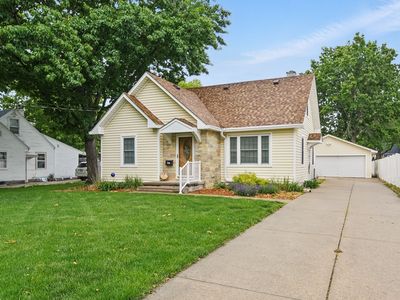 7105 Madison Ave, Urbandale, IA, 50322