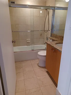 Rented by R New York | media 24