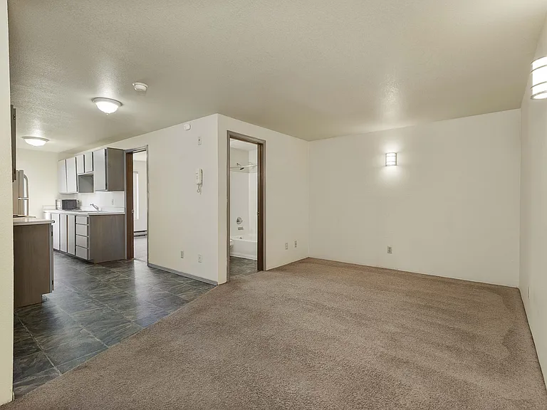 Dry Creek Apartments — Photo 22