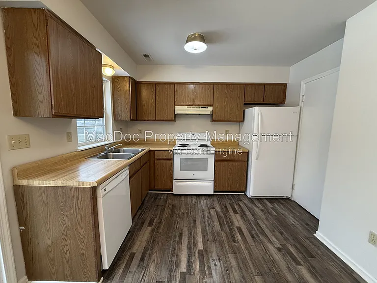 5230 Kings Wood Ln — Photo 10
