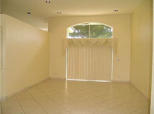 5th image of 5726 La Gorce Cir